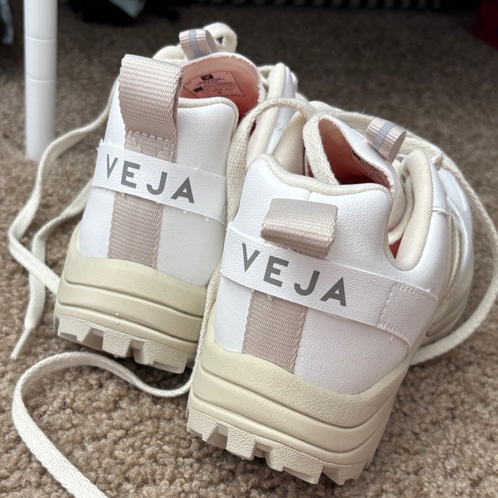 Veja Off-White and Beige Sneakers, brand new - Picture 2 of 5